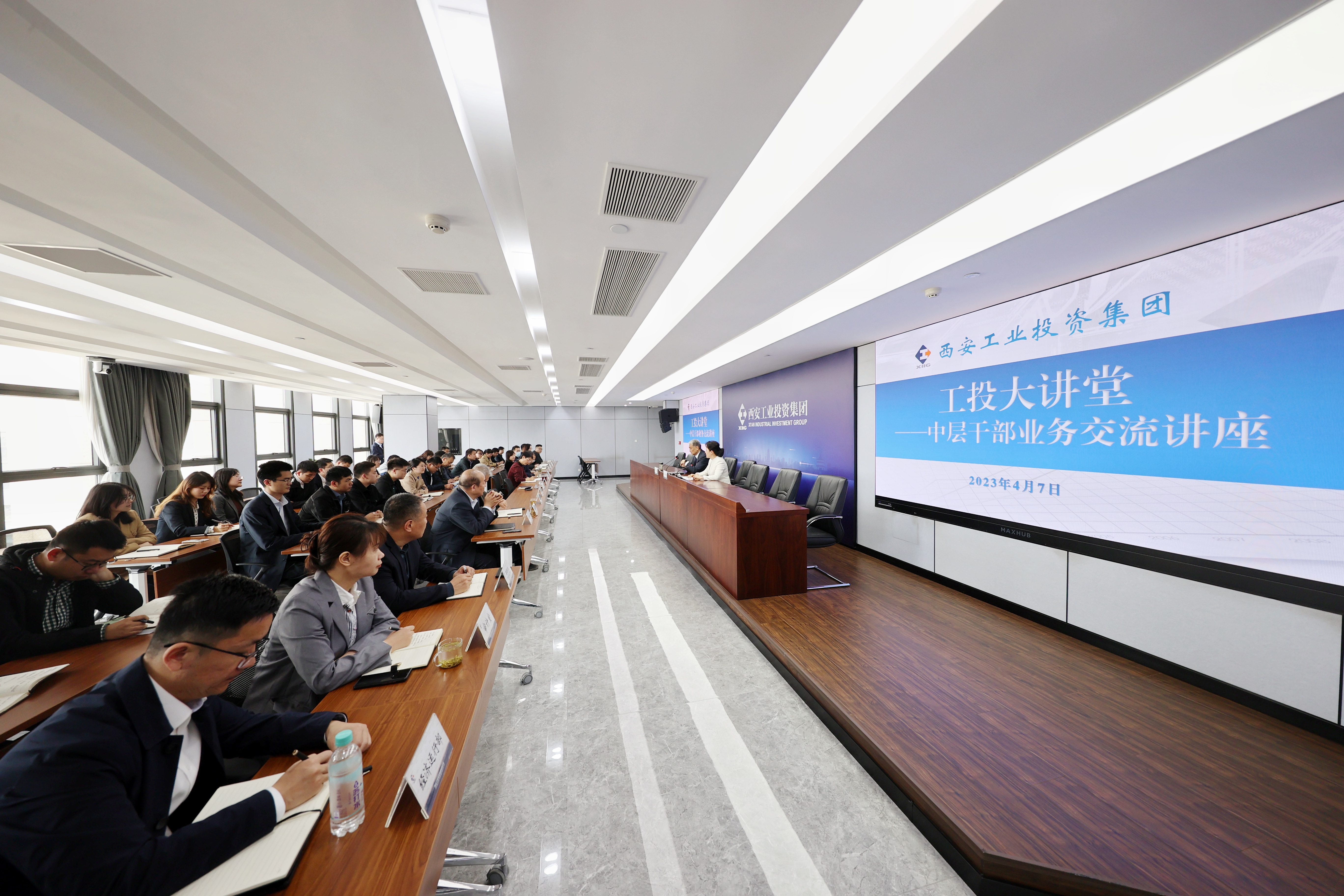 集团举行第一期“南宫娱乐大课堂”──中层干部营业交流讲座