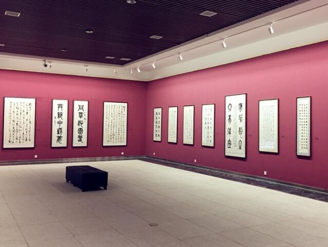 “南宫娱乐杯”职工字画摄影展在崔振宽美术馆开展
