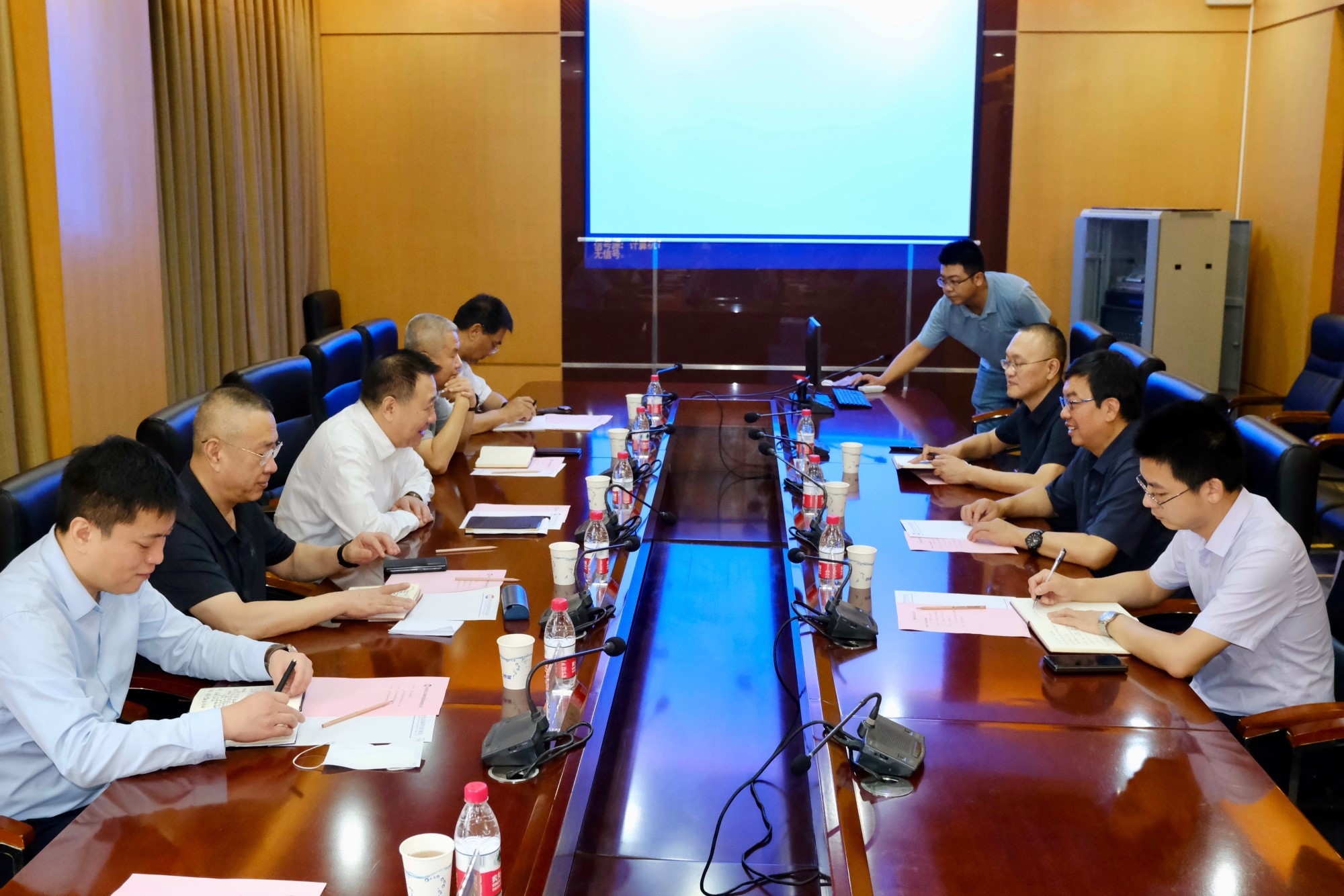 南宫娱乐集团党委书记、董事长金辉造访西北有色金属研究院